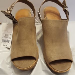 Women's Universal Threads Wedge Heels Sz 7.5